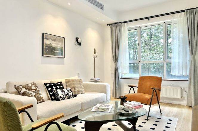 3BR Apartment near People's Square with Green View