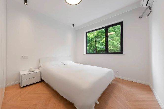 3BR Apartment near Jiangsu Rd Metro with Green View (L2/L11)