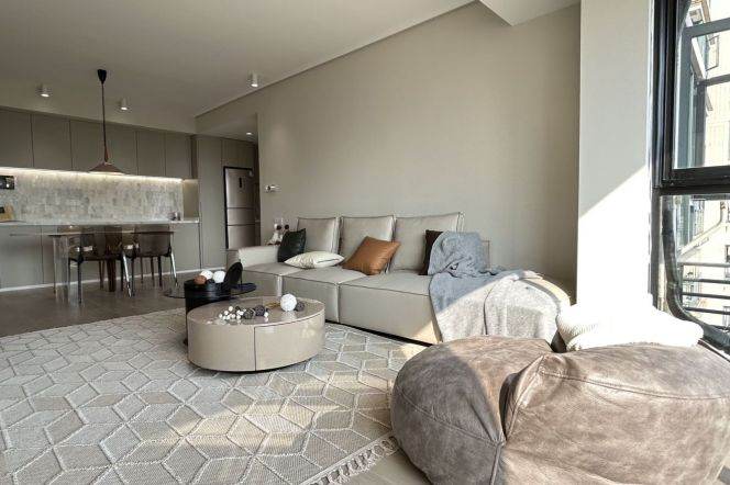 High-Floor 2BR Apartment in Gubei (L2/L15)