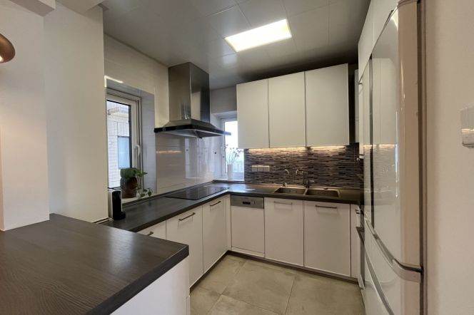 High-Floor Spacious 2BR Apartment at Ambassy Court (L1/L7/L10)
