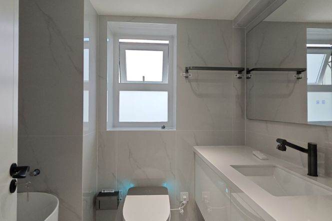 High-Floor Spacious 2BR Apartment at One Park Avenue