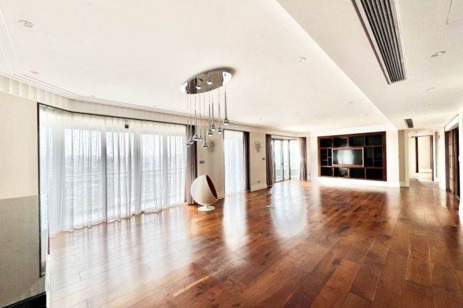 High-Floor Spacious 4BR Apartment at Central Residences