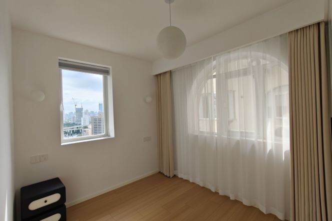 High-Floor 2BR Apartment near Huaihai Lu (L1/L8/L14)