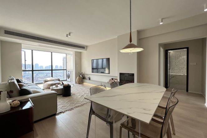 High-Floor 2BR Apartment in Gubei (L2/L15)