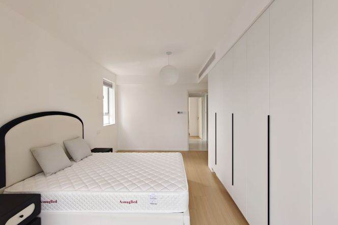 High-Floor 2BR Apartment near Huaihai Lu (L1/L8/L14)
