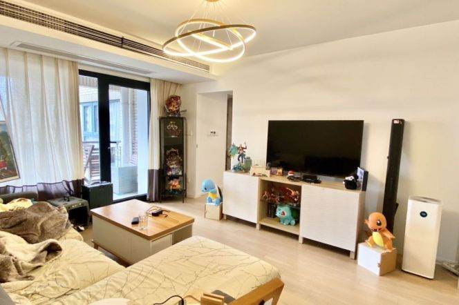 High-Floor 3BR Apartment at The Courtyards