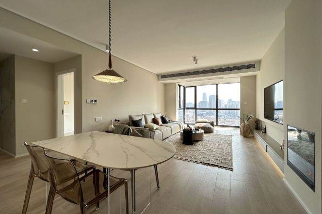 High-Floor 2BR Apartment in Gubei (L2/L15)