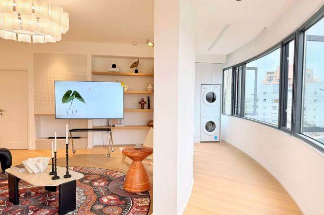 Spacious 2BR Apartment in Old Xuhui (L9/L12)