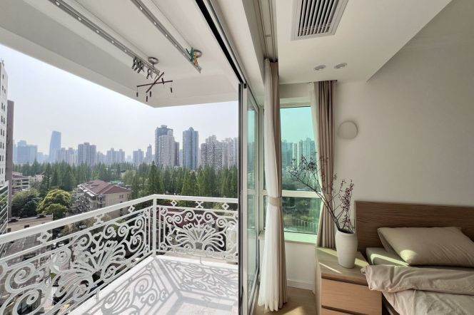 2BR Apartment in Jing'an with Outstanding View (L14)