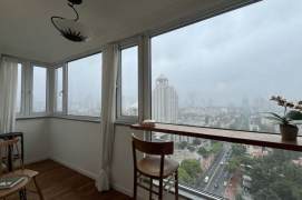 High-Floor Spacious 2BR Apartment at Ambassy Court (L1/L7/L10)