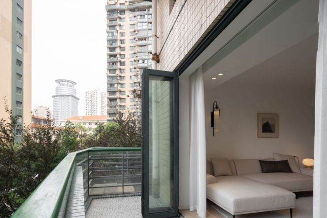Spacious 3BR Apartment in Xujiahui (L7/L9)