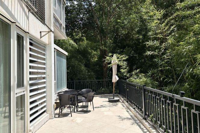 Spacious 2BR Apartment near Lianhua Rd Metro with Terrace (L1)