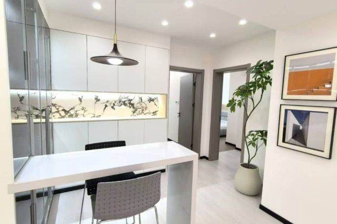 3BR Apartment near Lujiazui No.1 with Floor-to-Ceiling Windows (L14)