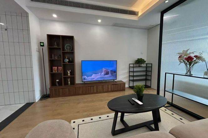 1BR Apartment in Jing'an (L7)