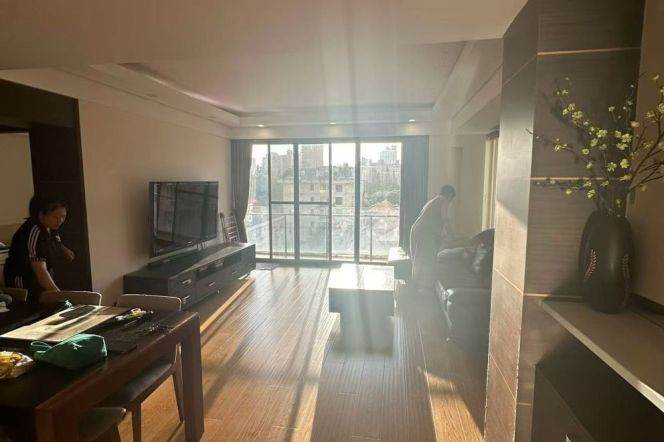 3BR Apartment in Old Xuhui with Floor-to-Ceiling Windows (L10/L11)