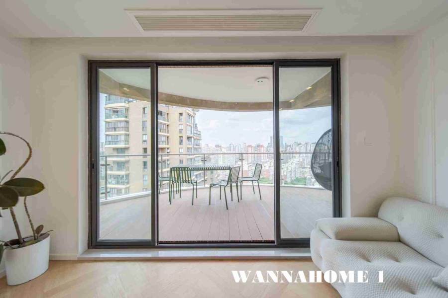 Housing image — Balcony
