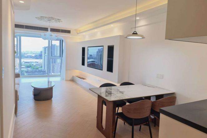 High-Floor 2BR Apartment near South Xizang Rd Metro (L4/L8)