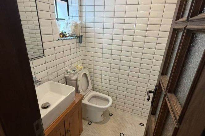Spacious 1BR Lane House in Jing'an with Terrace (L7)