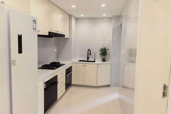 High-Floor 2BR Apartment near South Xizang Rd Metro (L4/L8)