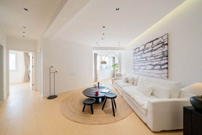 High-Floor 2BR Apartment near Shanghai Stadium Metro (L4)