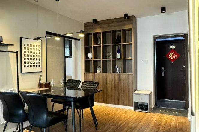 Spacious 1BR Apartment in Jing'an (L2/L12/L13)