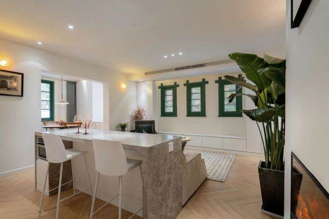 2BR Apartment near Jiangsu Rd Metro (L2/L11)
