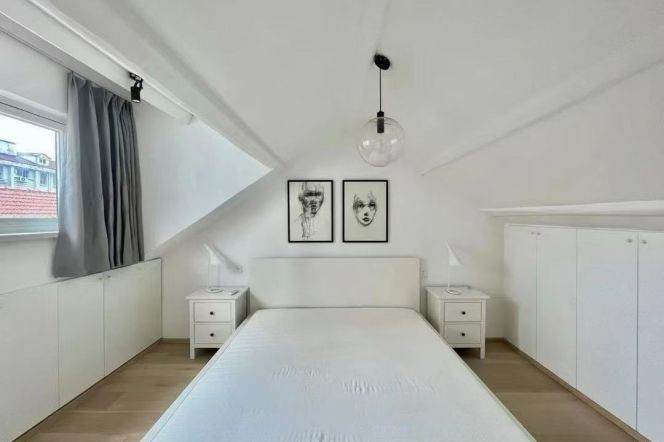 Historic High-Ceiling 3BR Lane House in Old Xuhui