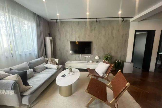 Spacious 2BR Apartment in Old Xuhui with Terrace (L1/L10)