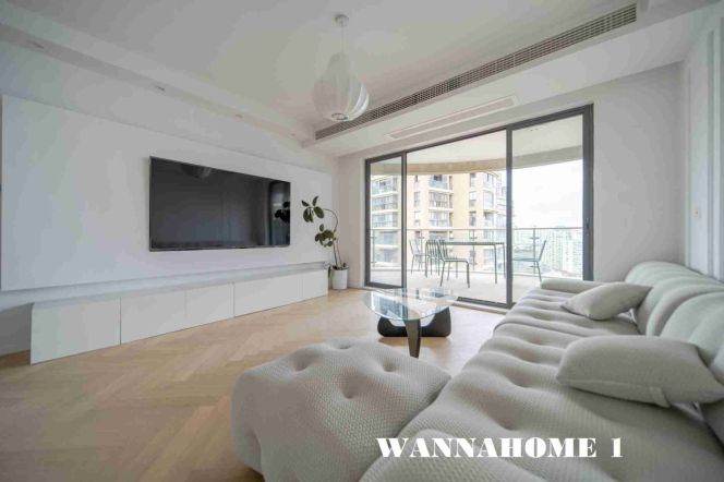 High-Floor Spacious 3BR Apartment near Zhenping Rd Metro with Floor-to-Ceiling Windows (L3/L4/L7)