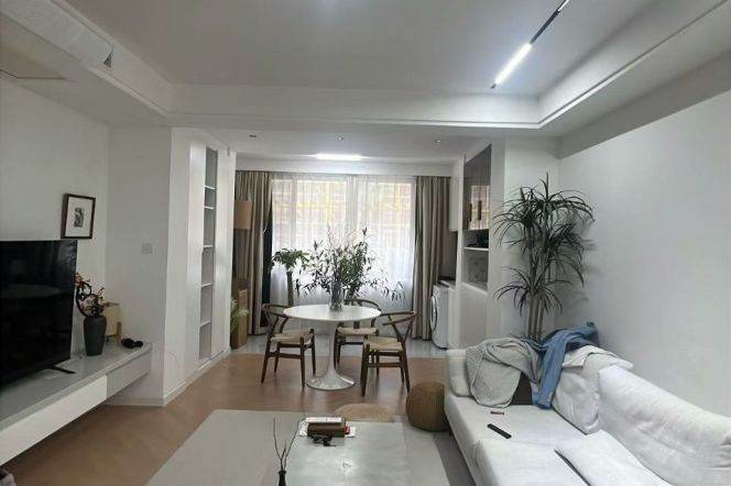 1BR Heritage Apartment in Xujiahui