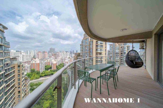 High-Floor Spacious 3BR Apartment near Zhenping Rd Metro with Floor-to-Ceiling Windows (L3/L4/L7)