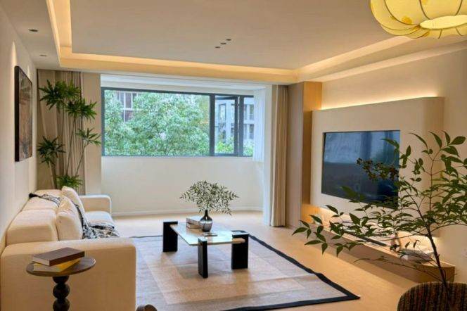 Spacious 2BR Apartment near Jiaotong University Metro (L10/L11)