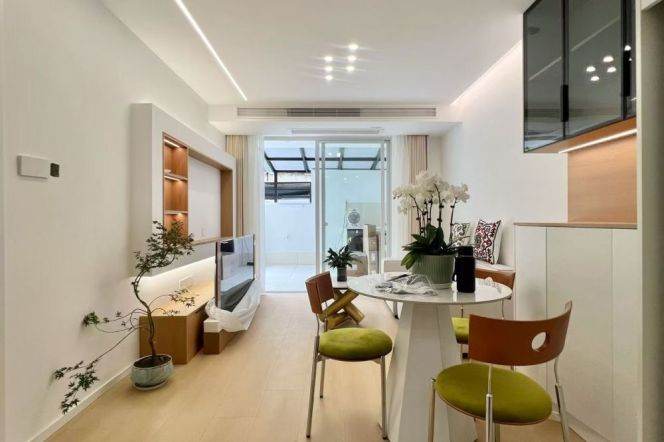 Spacious 1BR Apartment in Jing'an with Terrace