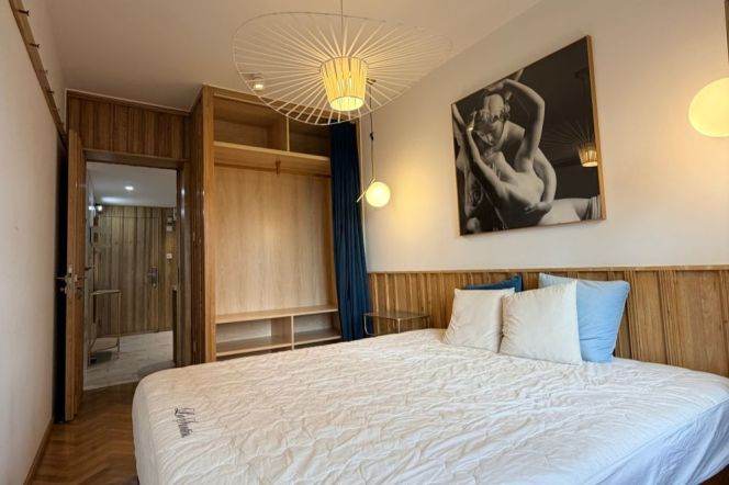1BR Apartment near Plaza 66 (L2/L7/L14)