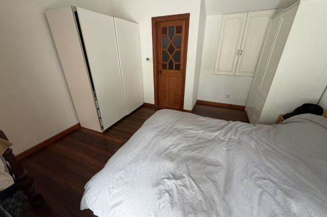 Spacious 1BR Lane House in Jing'an with Terrace (L7)
