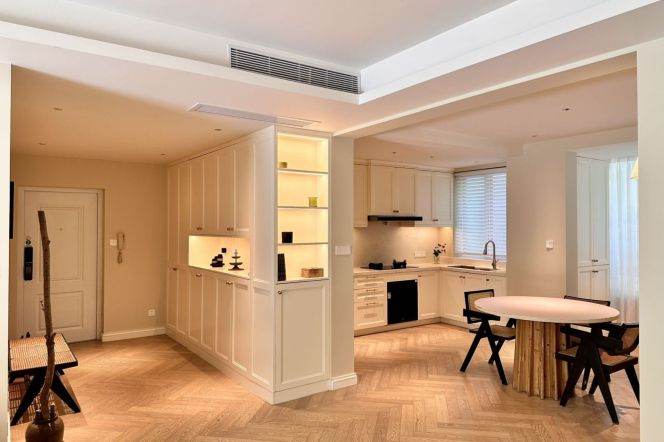 Spacious 2BR Apartment near Lianhua Rd Metro with Terrace (L1)