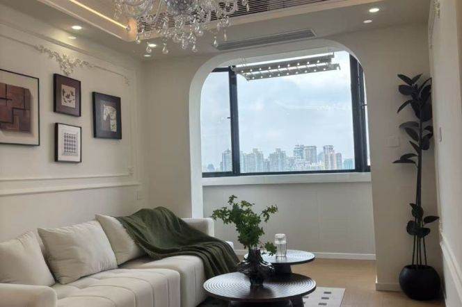 High-Floor Spacious 1BR Apartment in Xujiahui (L10/L11)