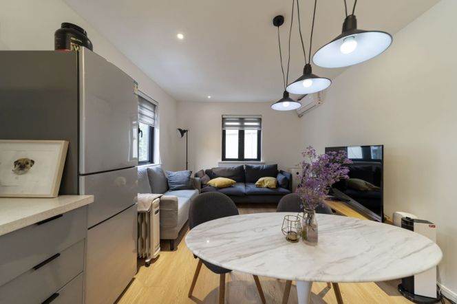 1BR Apartment in Old Xuhui with Terrace (L1/L10)