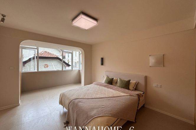 2BR Apartment in Jing'an (L7)