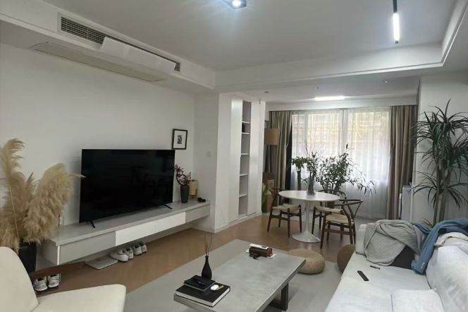 1BR Heritage Apartment in Xujiahui