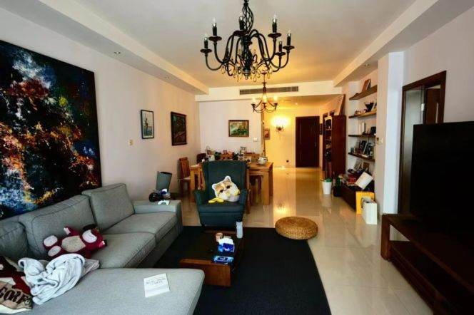 Spacious 2BR Apartment near Changshou Rd Metro (L7/L13)