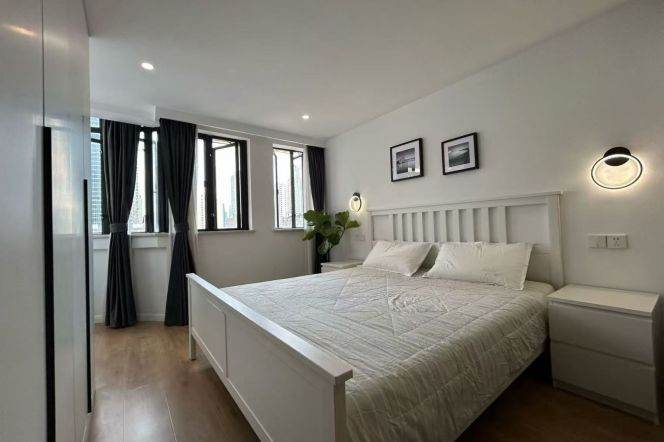 1BR Apartment in Jing'an (L7)
