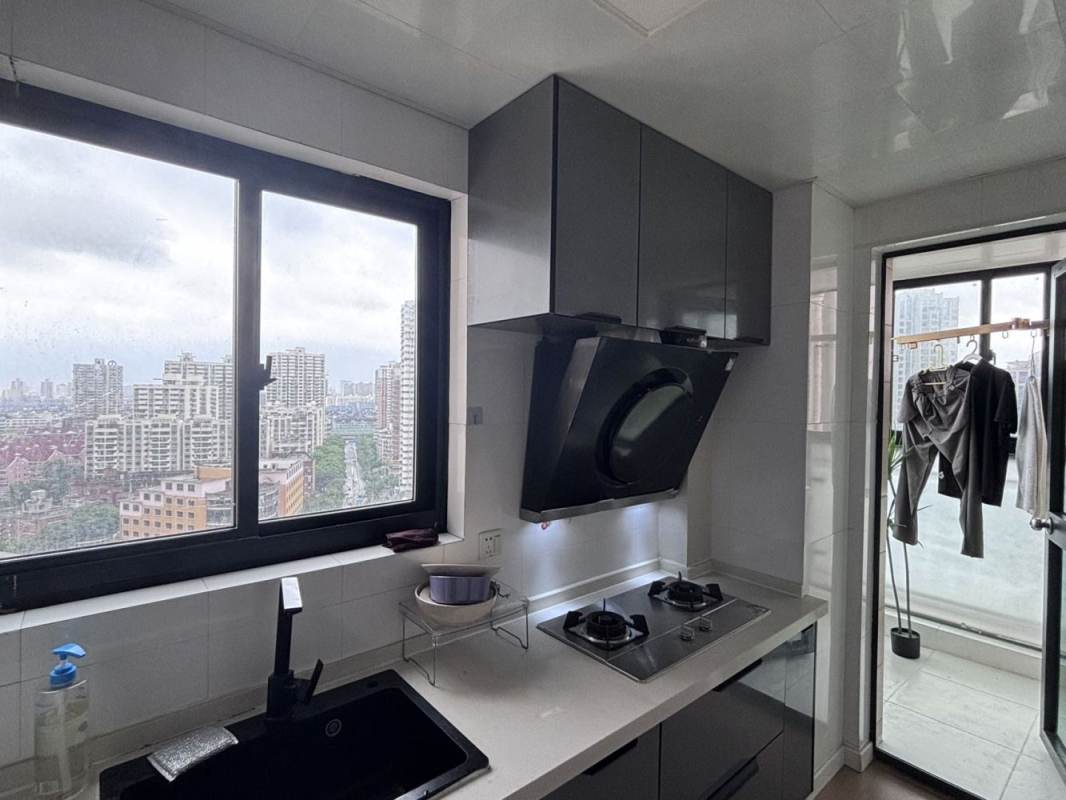 Housing image — Balcony