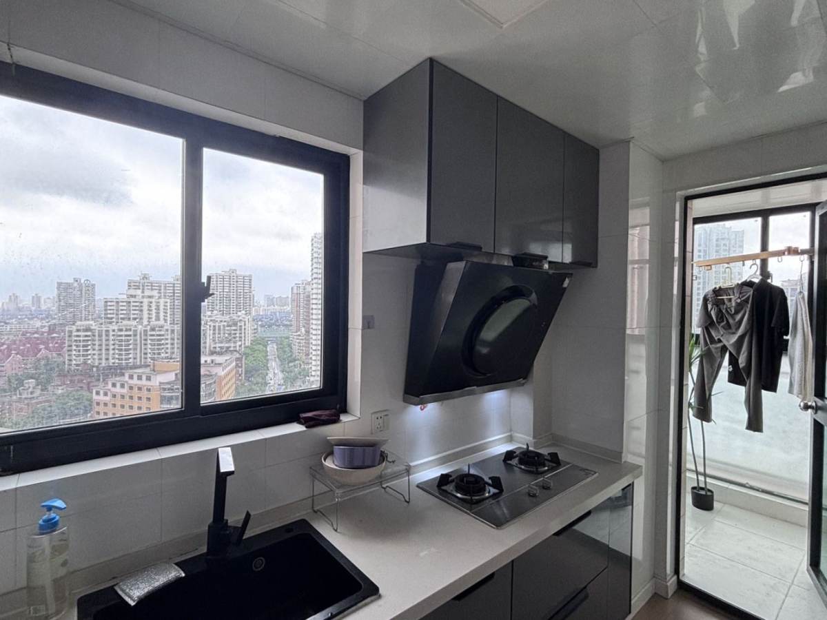 Housing image — Balcony