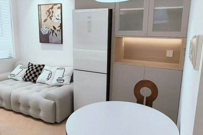 1BR Apartment in Jing'an (L7)