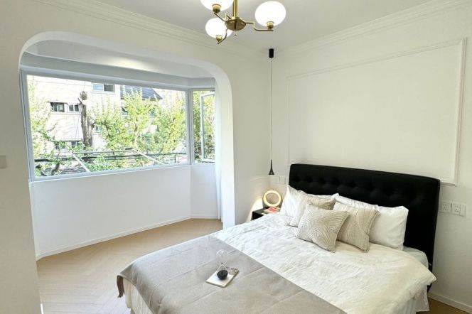 Spacious 1BR Apartment in Old Xuhui (L7/L9/L12)
