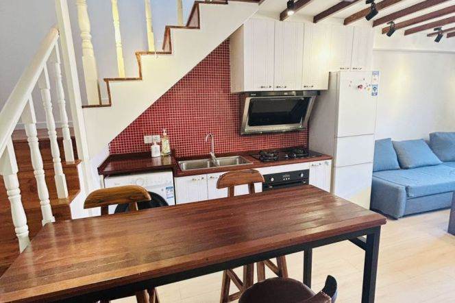 High-Ceiling Historic 1BR Lane House in Old Xuhui (L9/L12)