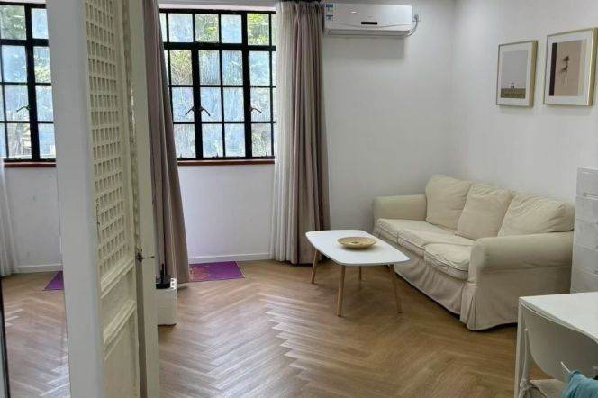 1BR Apartment in Old Xuhui with Green View (L1/L10)