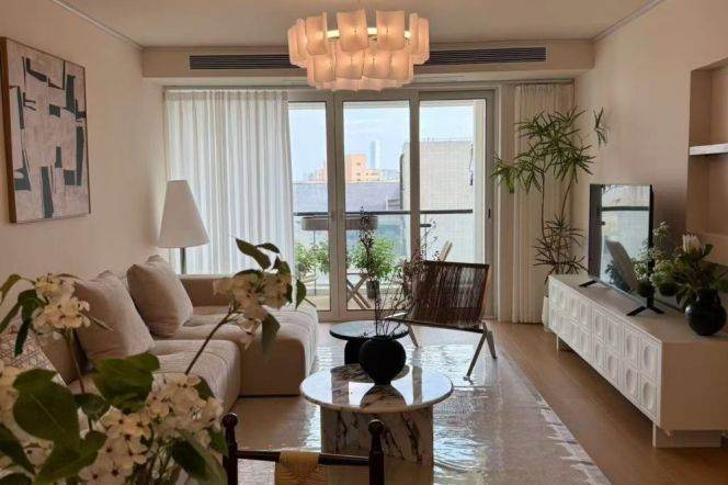 High-Floor 3BR Apartment near SML Center with Outstanding View (L9/L12)