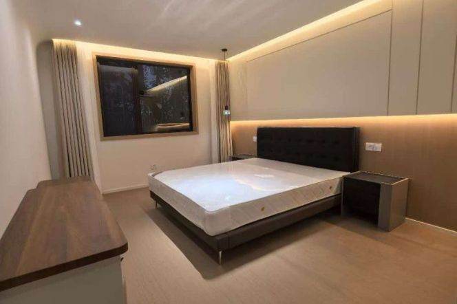 Spacious 2BR Apartment in Gubei with Terrace (L10/L15)